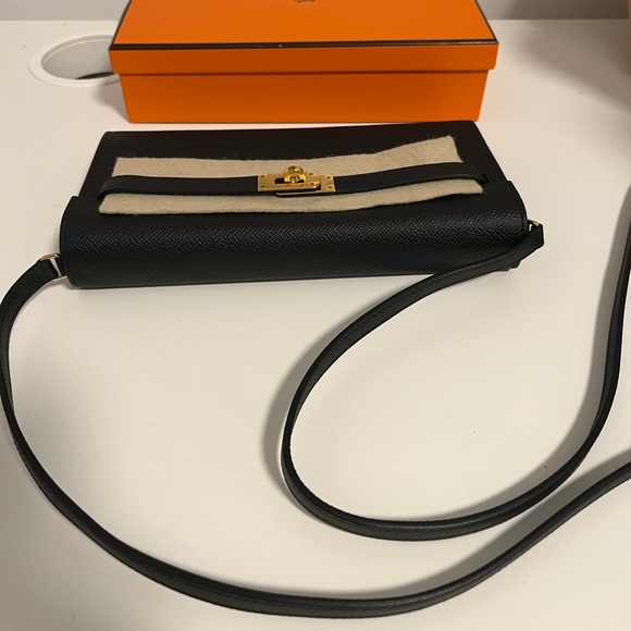 Hermes Kelly To Go Noir Epsom GHW - Picture 3 of 16